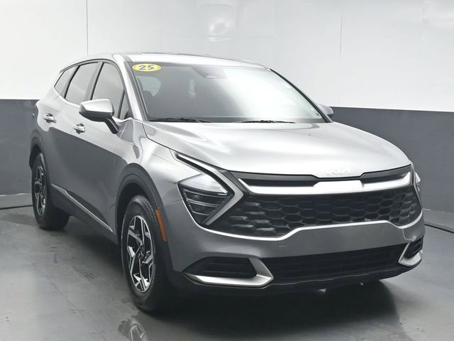 Used 2025 Kia Sportage LX FWD image 2