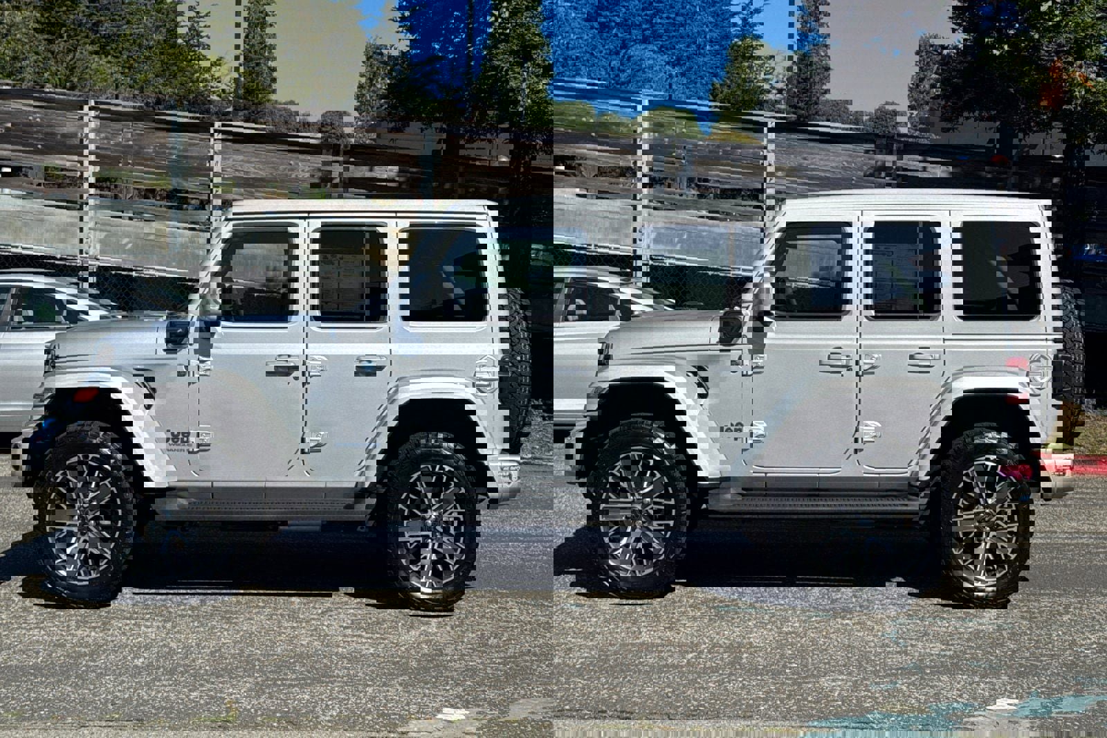 Used 2024 Jeep Wrangler High Altitude AWD/4WD image 8