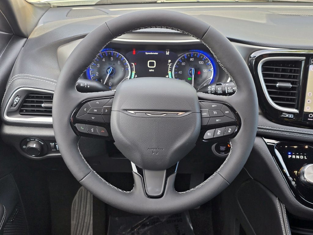 New 2027 Chrysler Pacifica Limited AWD/4WD image 7