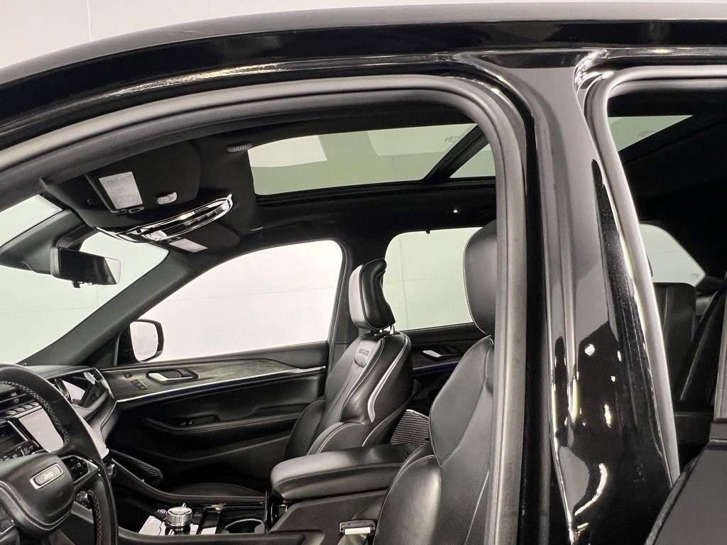 Used 2022 Jeep Grand Cherokee Overland w/ Advanced Protech Group III image 24