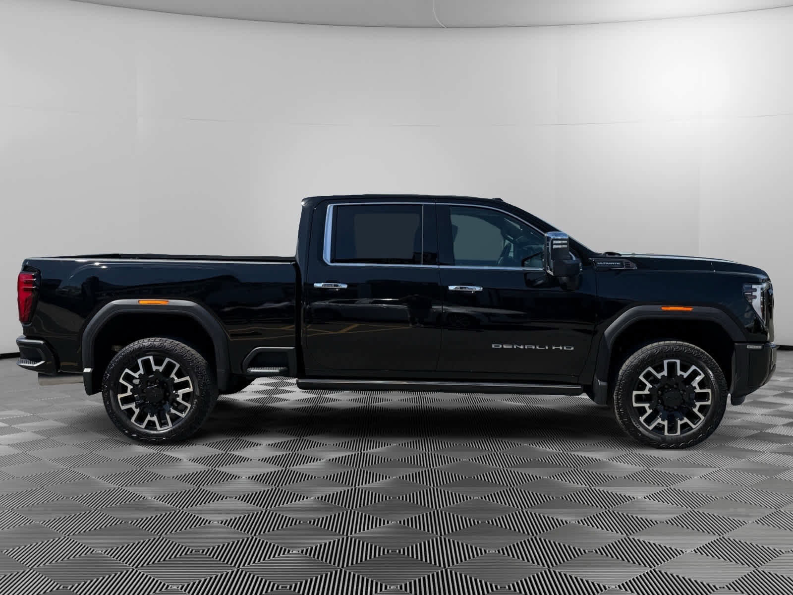 Used 2025 GMC Sierra 2500 Denali Ultimate AWD/4WD image 6