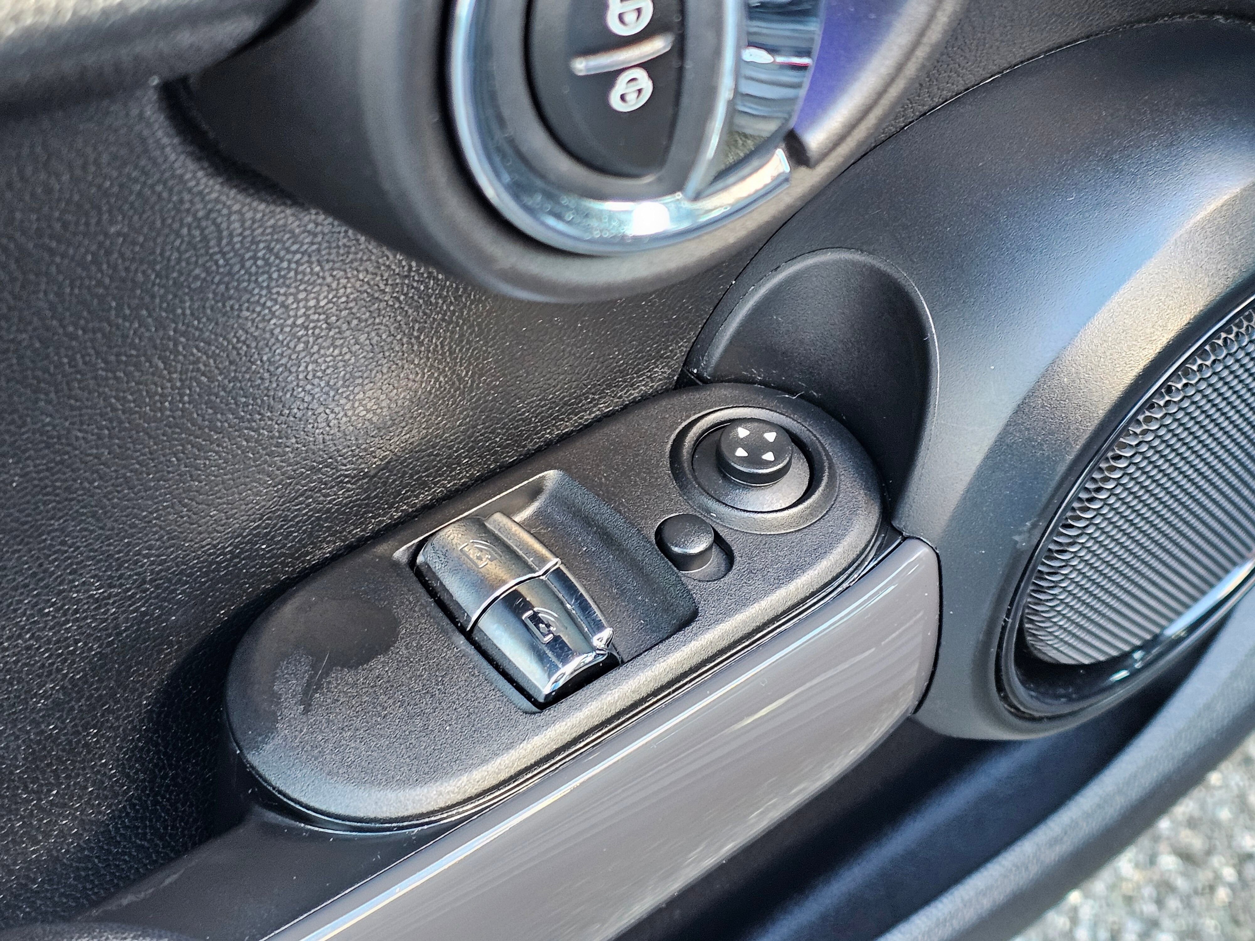 Used 2016 MINI Cooper 2-Door Hardtop image 23