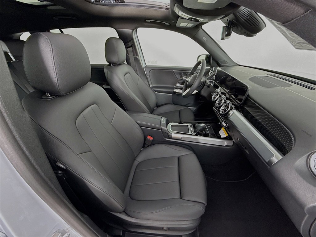 Used 2025 Mercedes-Benz GLB 250 4MATIC image 30