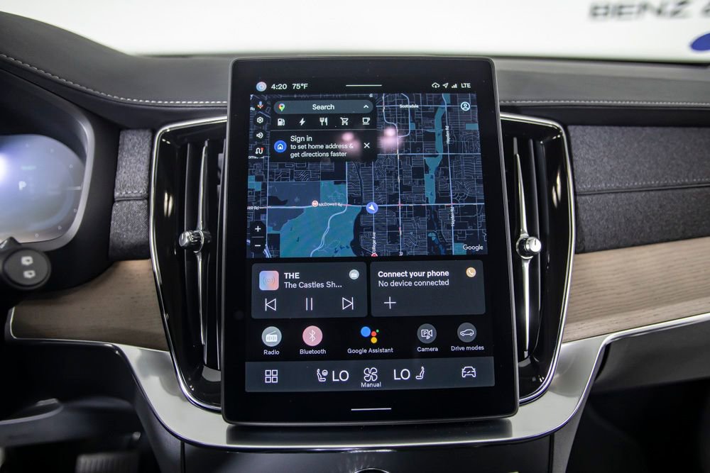 Used 2025 Volvo XC90 T8 Plus w/ Protection Package Premier image 34