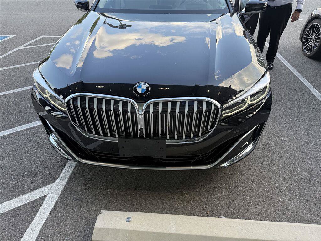 Used 2021 BMW 740i xDrive w/ Premium Package AWD/4WD image 3