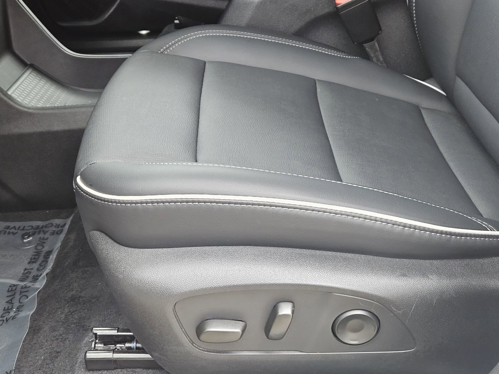 Used 2025 Buick Enclave Preferred image 32