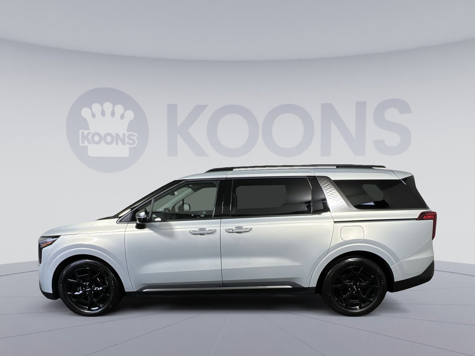 Used 2025 Kia Carnival SX FWD image 2