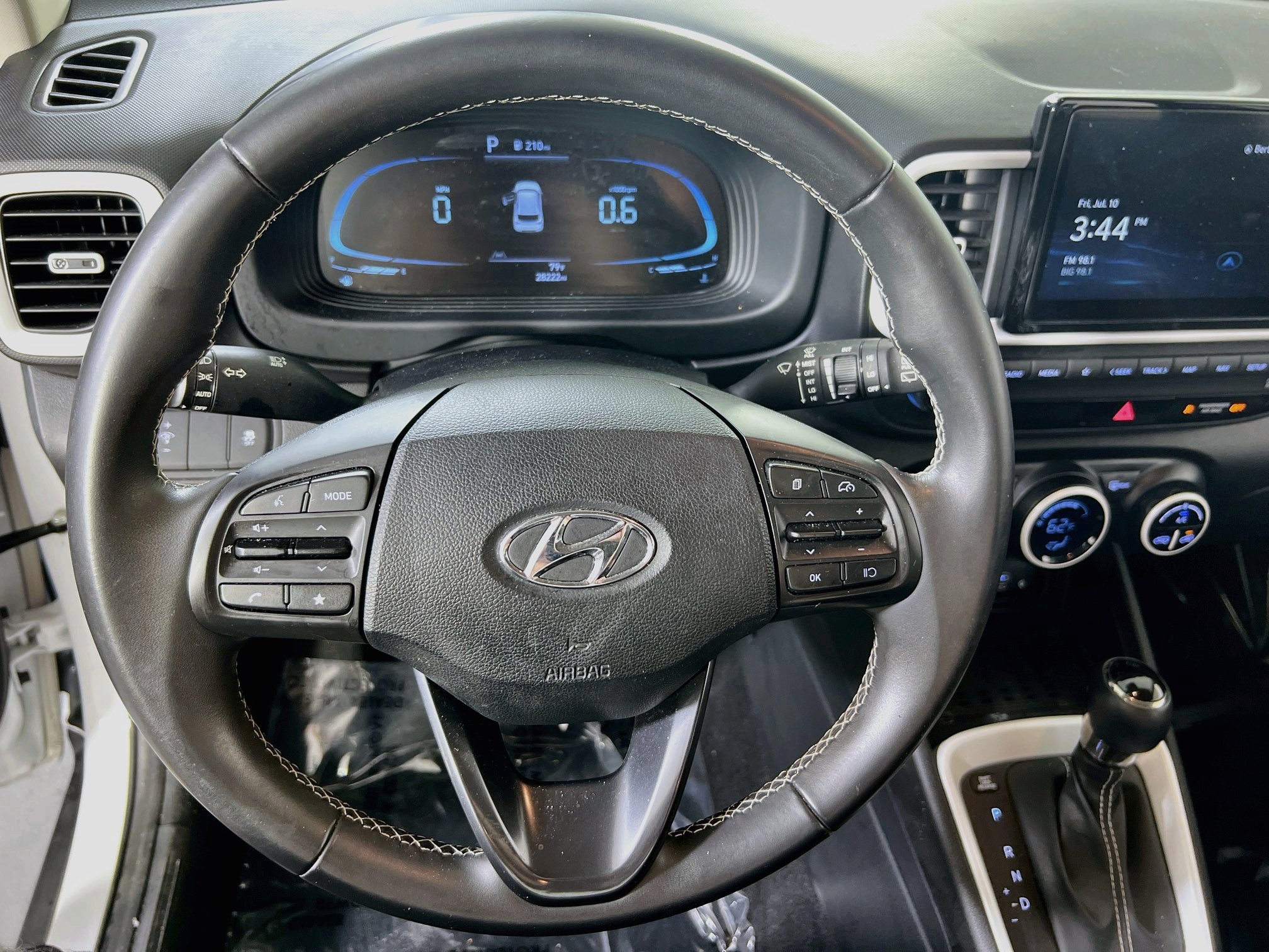 Used 2023 Hyundai Venue Limited FWD image 11