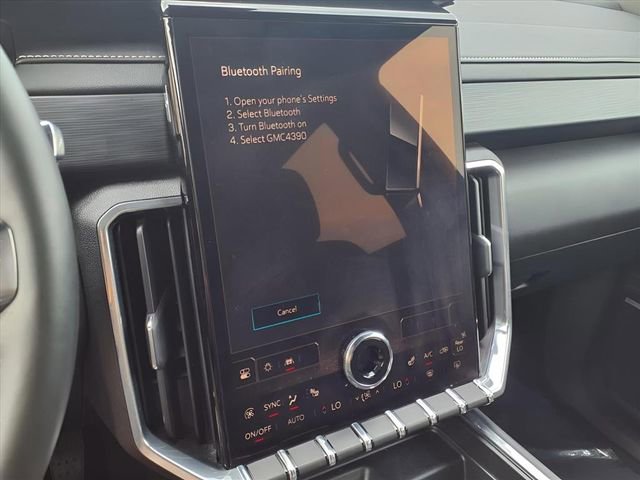 Used 2025 GMC Acadia Elevation image 12