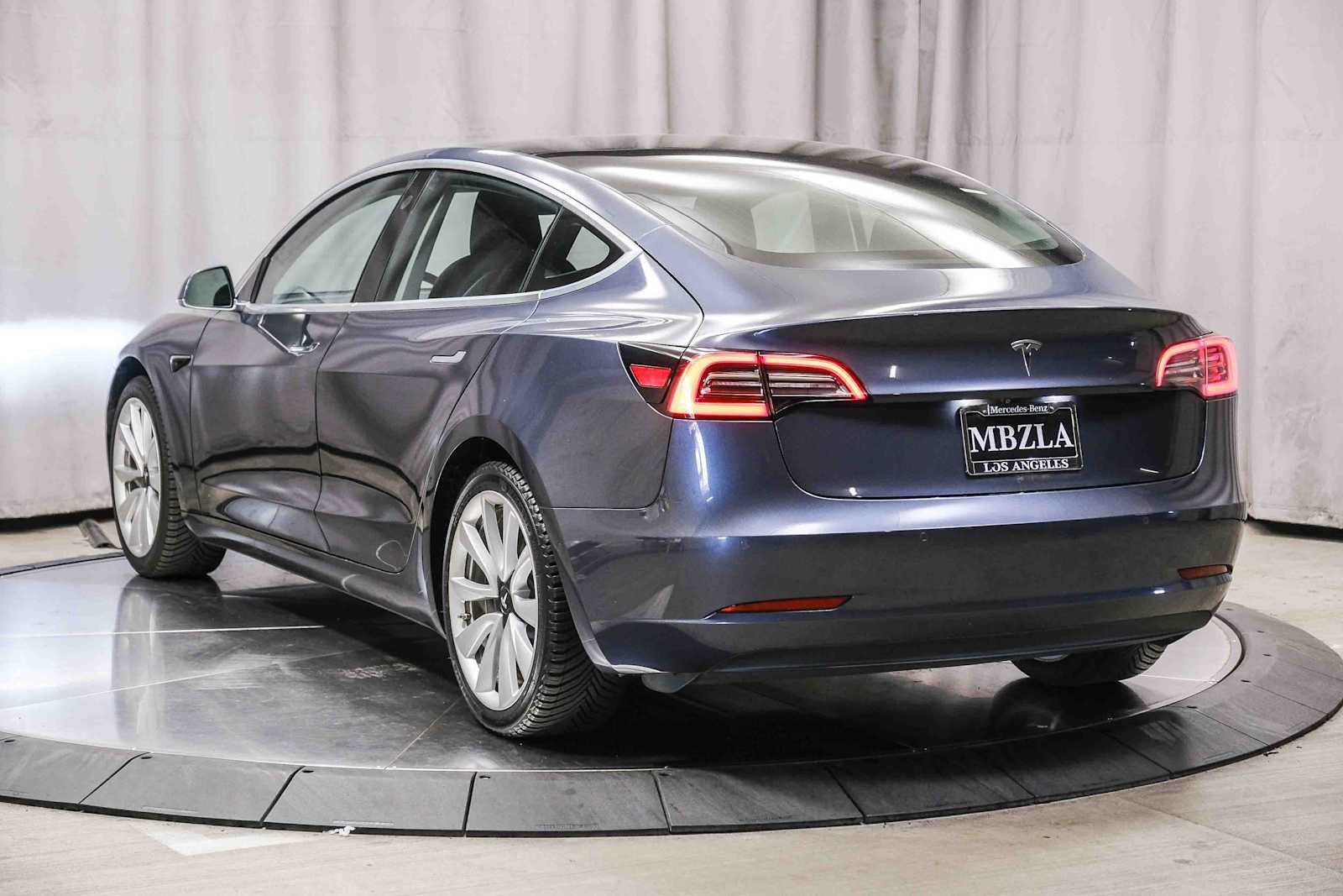 Used 2018 Tesla Model 3 Long Range RWD video 2