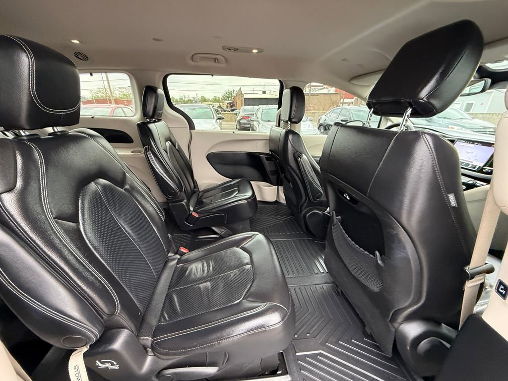 Used 2022 Chrysler Pacifica Touring-L FWD image 20