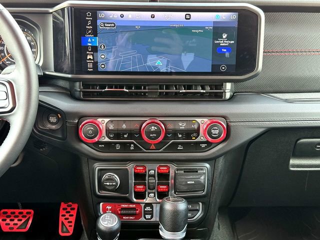 Used 2024 Jeep Gladiator Rubicon w/ Technology Group image 27