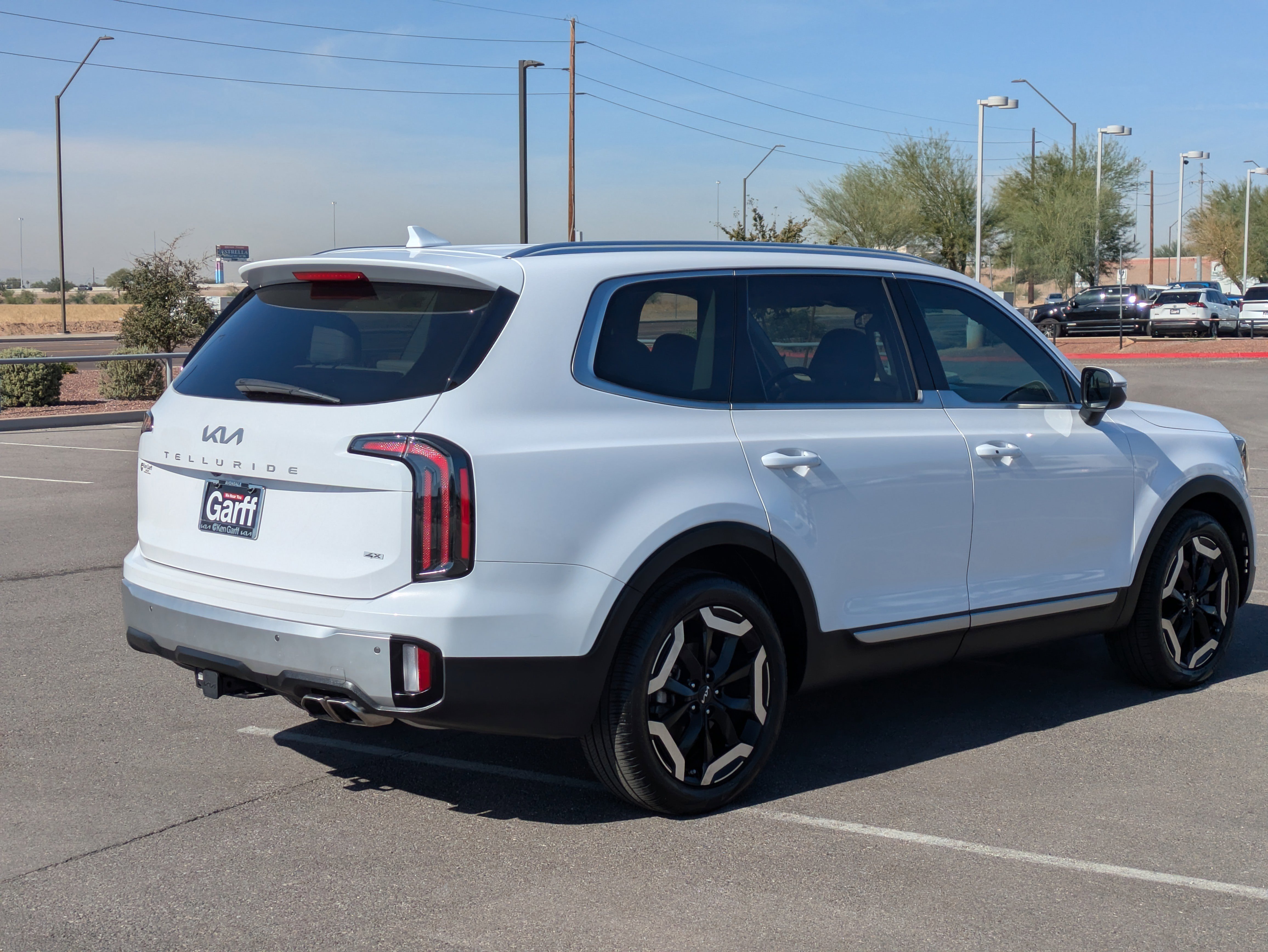 Used 2024 Kia Telluride EX w/ EX Captain's Chair Package image 5