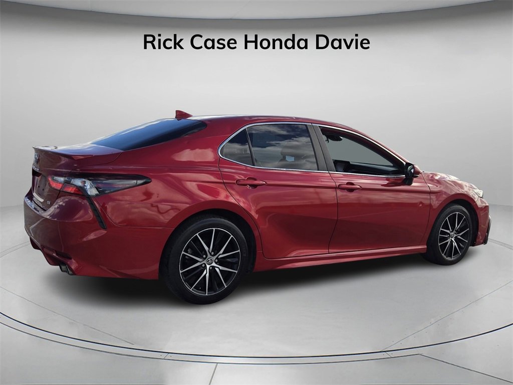 Used 2021 Toyota Camry SE image 7