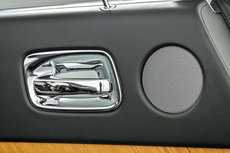 Used 2017 Rolls-Royce Wraith RWD image 14