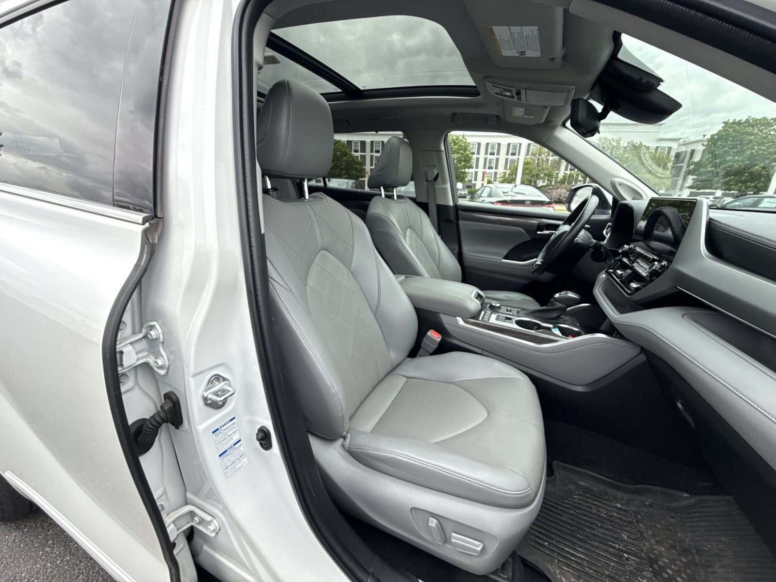 Used 2022 Toyota Highlander Platinum AWD/4WD image 27