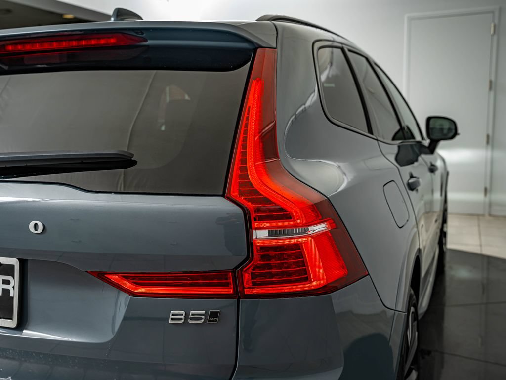 Used 2022 Volvo XC60 B5 R-Design w/ Advanced Package AWD/4WD image 15