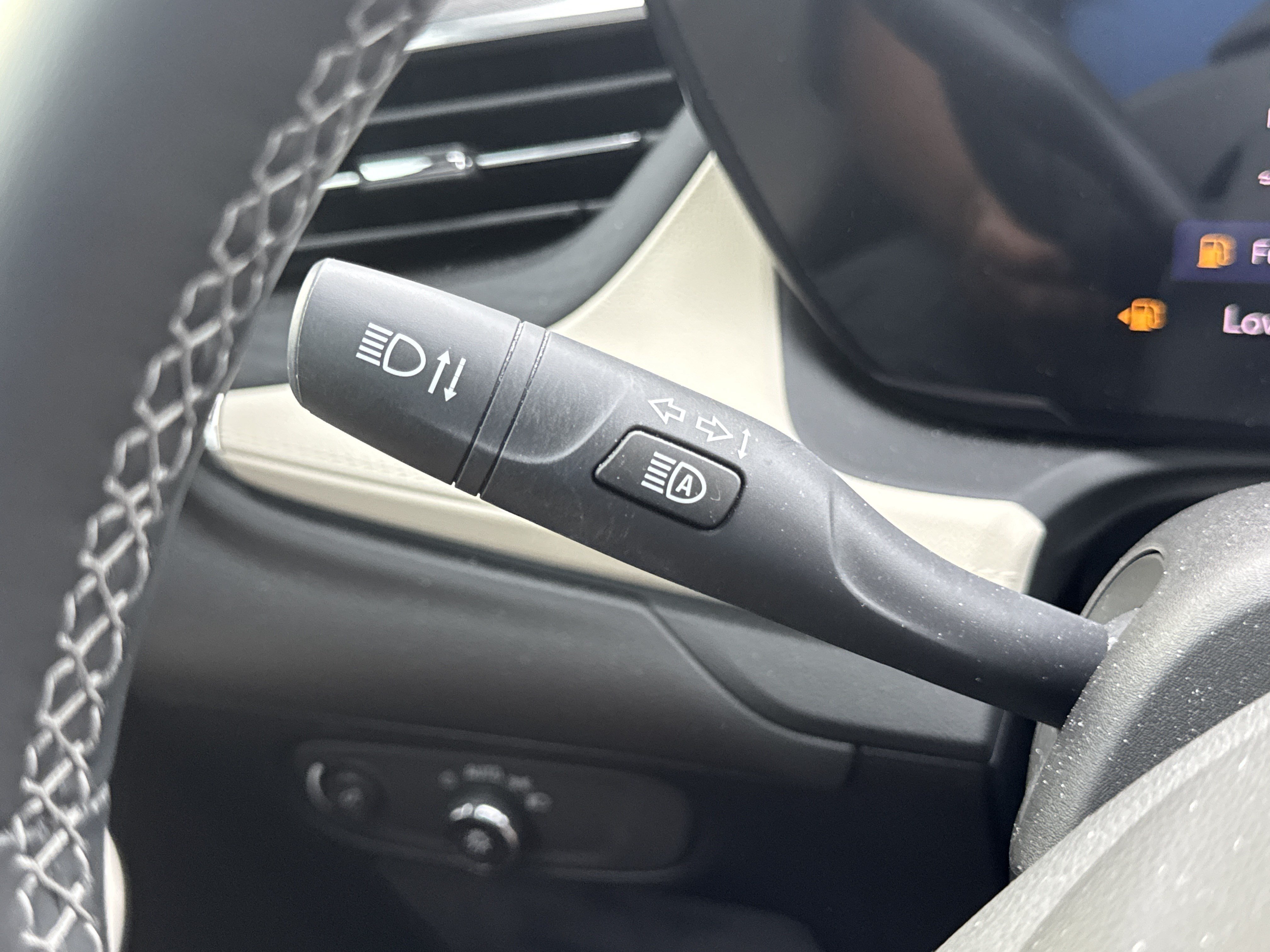 Used 2025 Buick Encore GX Avenir w/ Avenir Convenience Package FWD image 16