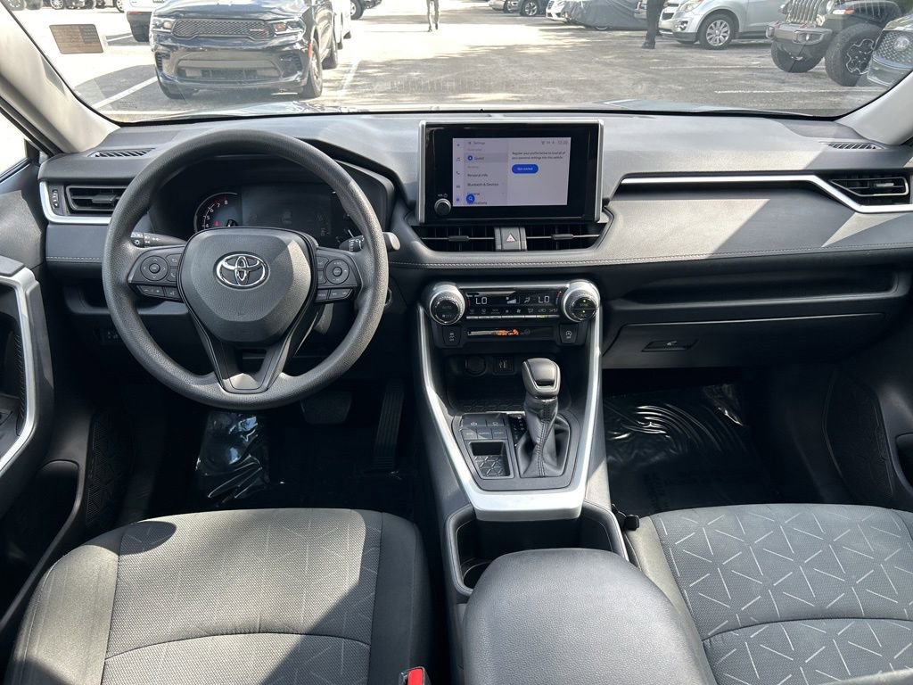 Used 2024 Toyota RAV4 XLE image 33