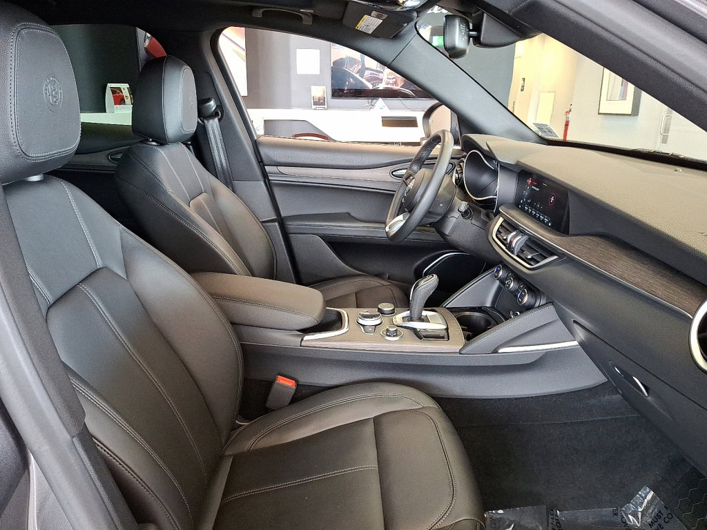 Used 2022 Alfa Romeo Stelvio Ti image 12