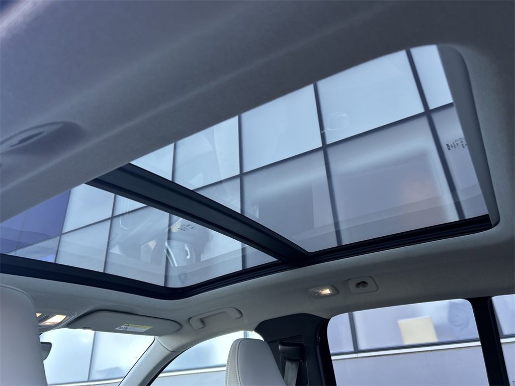 Certified 2025 Volvo XC40 B5 Ultra w/ Protection Package Premier image 14