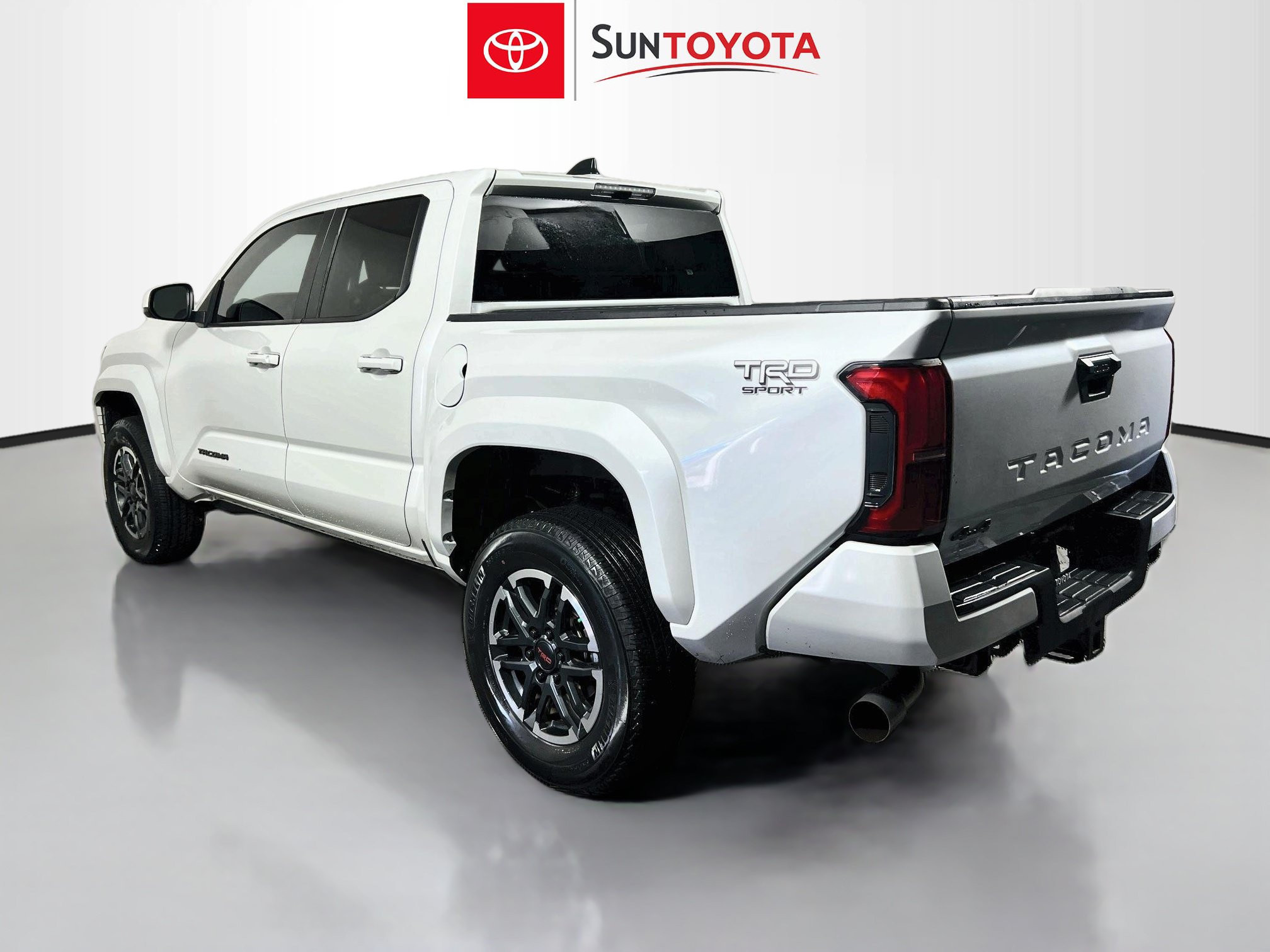 Used 2024 Toyota Tacoma TRD Sport AWD/4WD image 6
