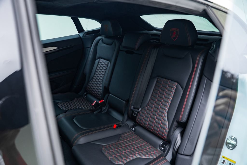 Used 2022 Lamborghini Urus image 25