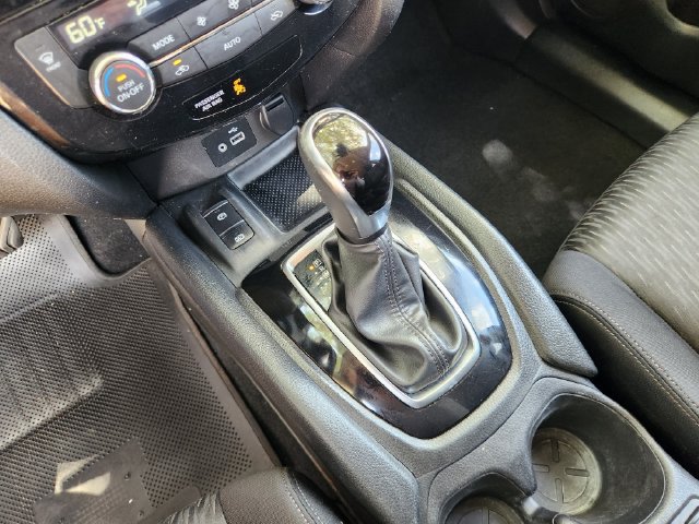 Used 2019 Nissan Rogue SV w/ Premium Package FWD image 19