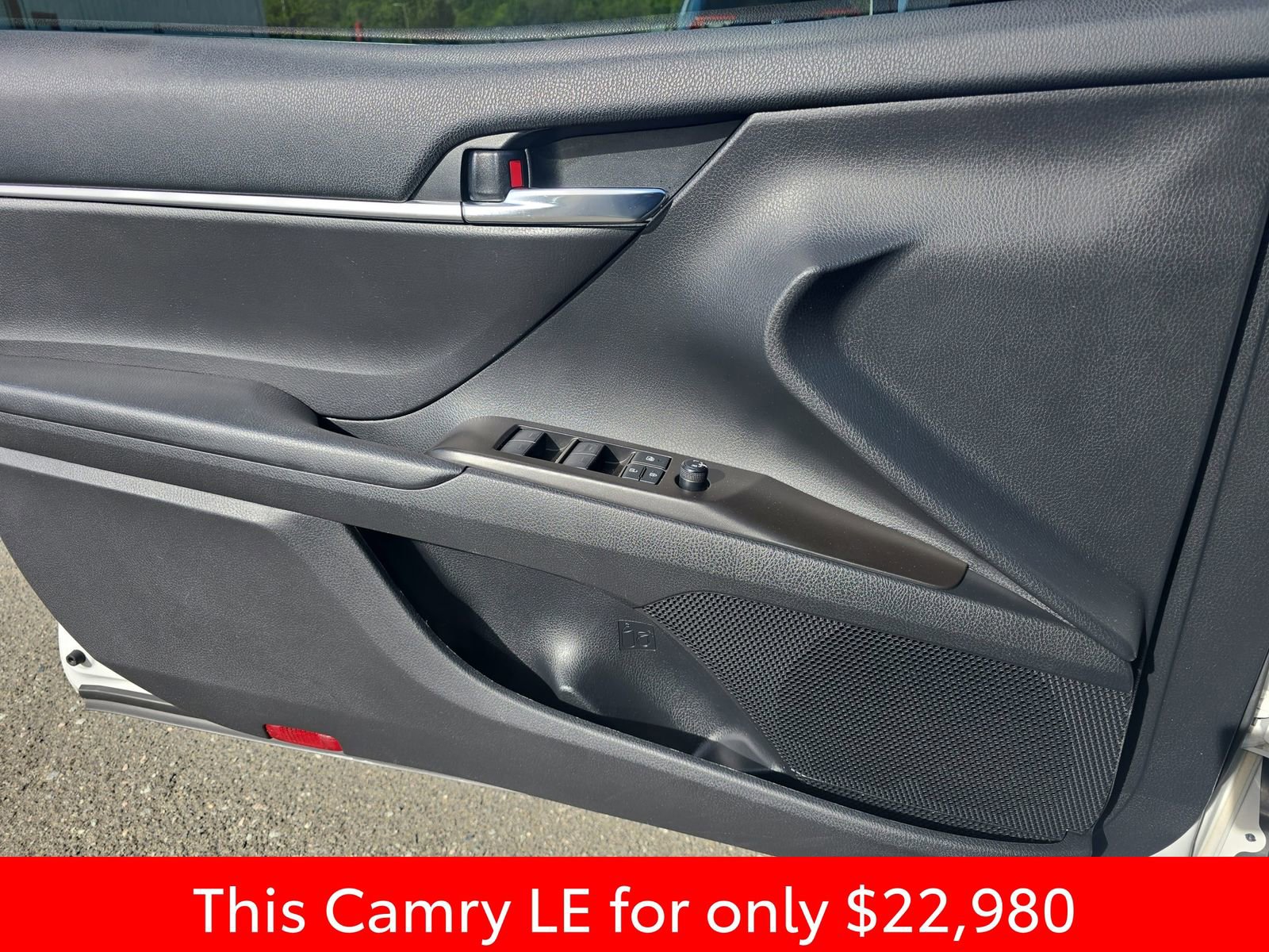 Used 2022 Toyota Camry LE FWD image 33