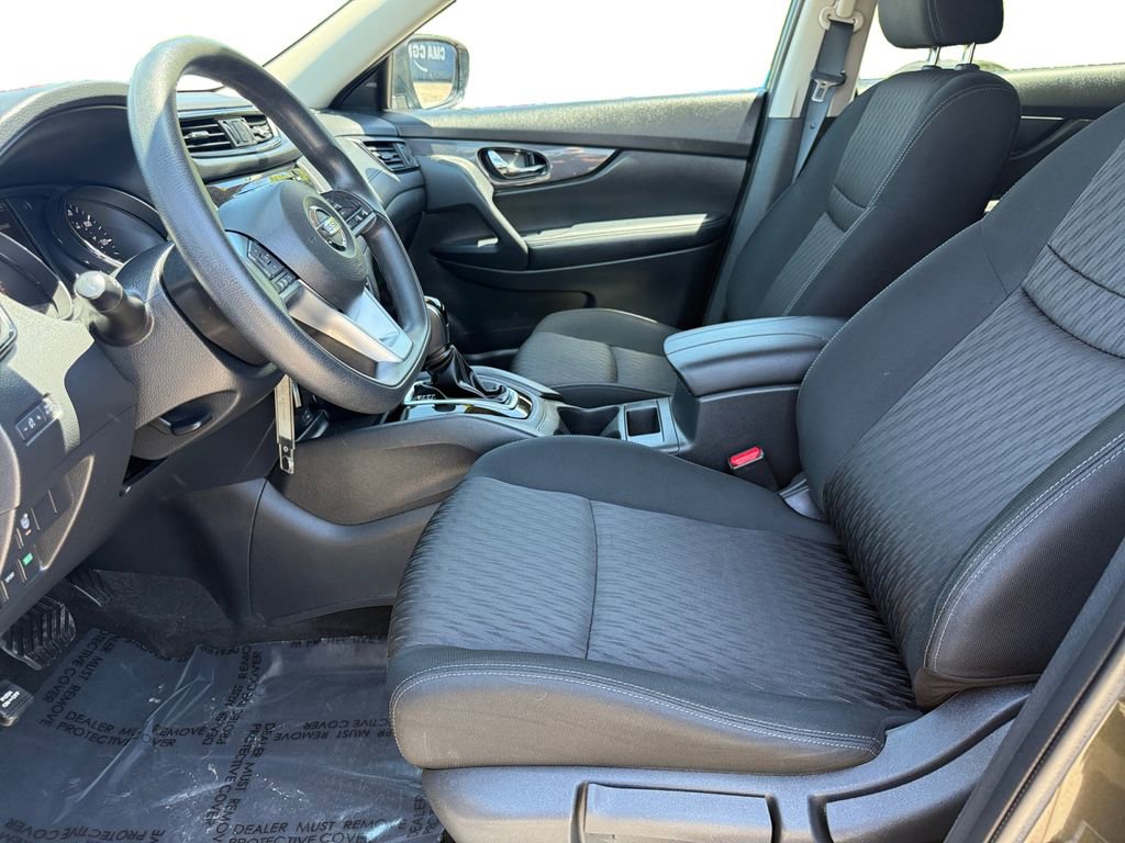 Used 2017 Nissan Rogue S w/ Appearance Package AWD/4WD image 9