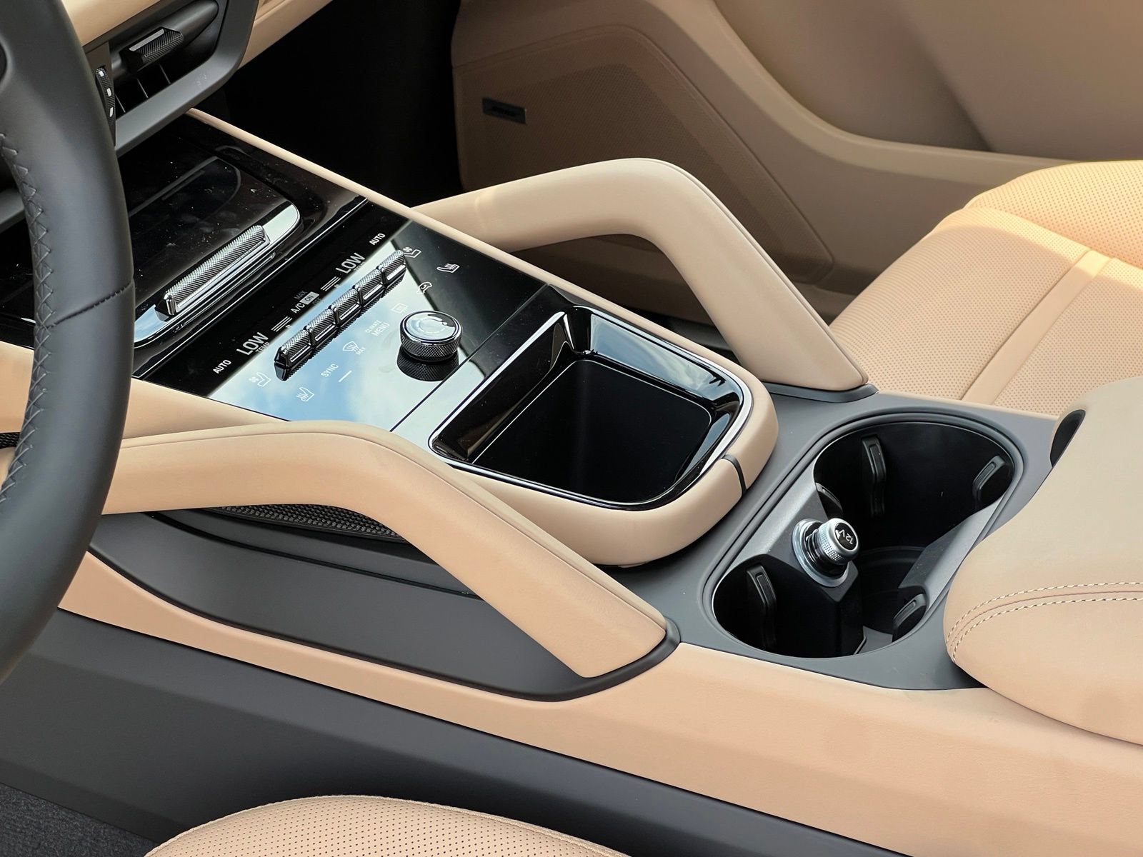 New 2026 Porsche Cayenne Coupe AWD/4WD image 32