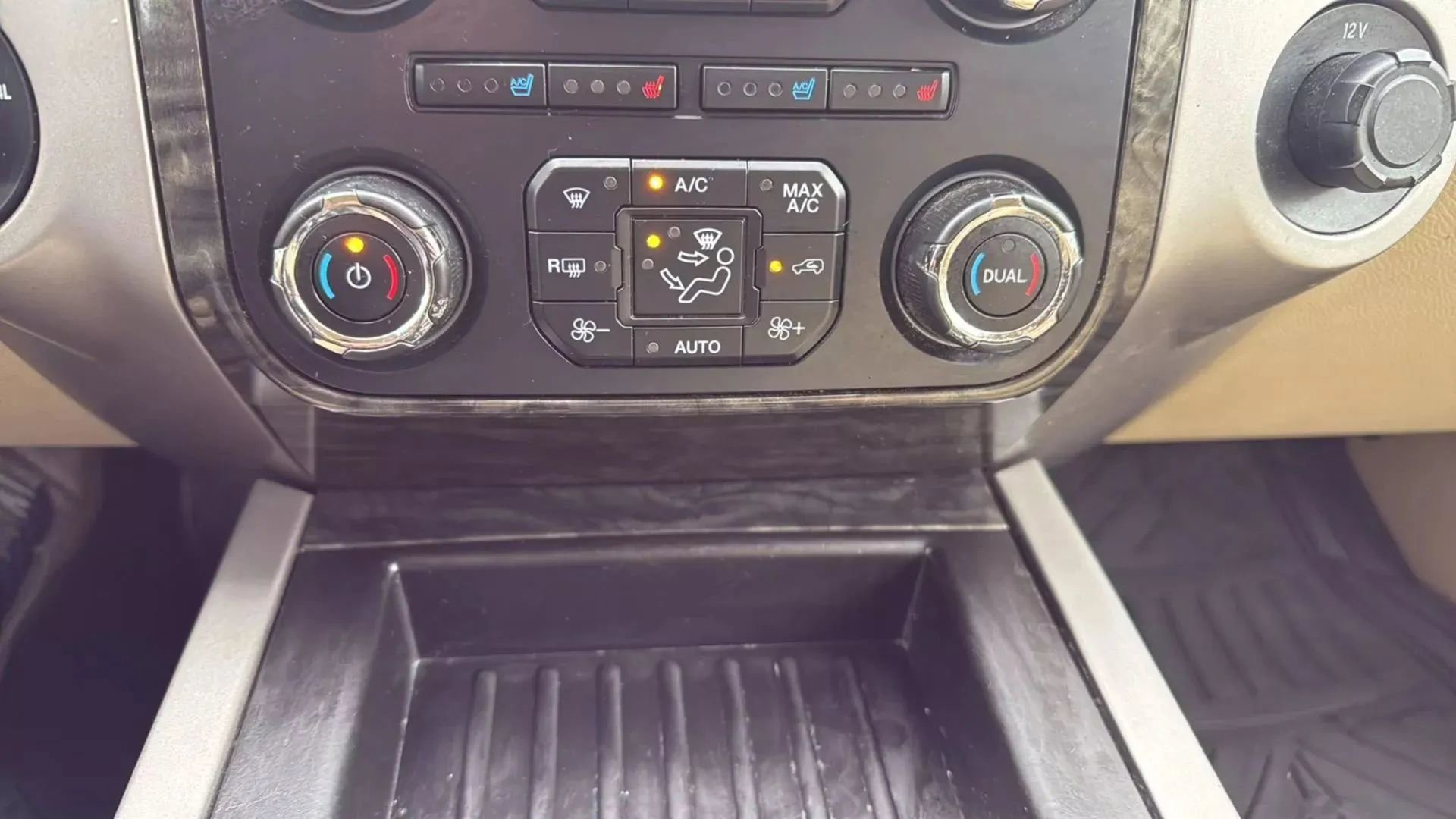 Used 2017 Ford Expedition Limited image 18