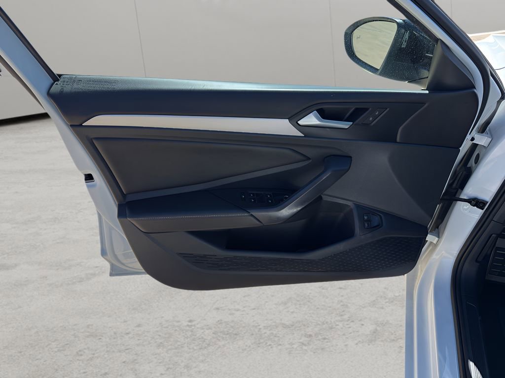 Used 2024 Volkswagen Jetta Sport image 12