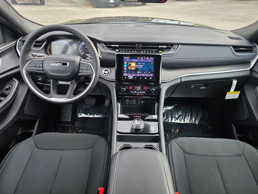 New 2025 Jeep Grand Cherokee L Laredo w/ Luxury Tech Group I image 6
