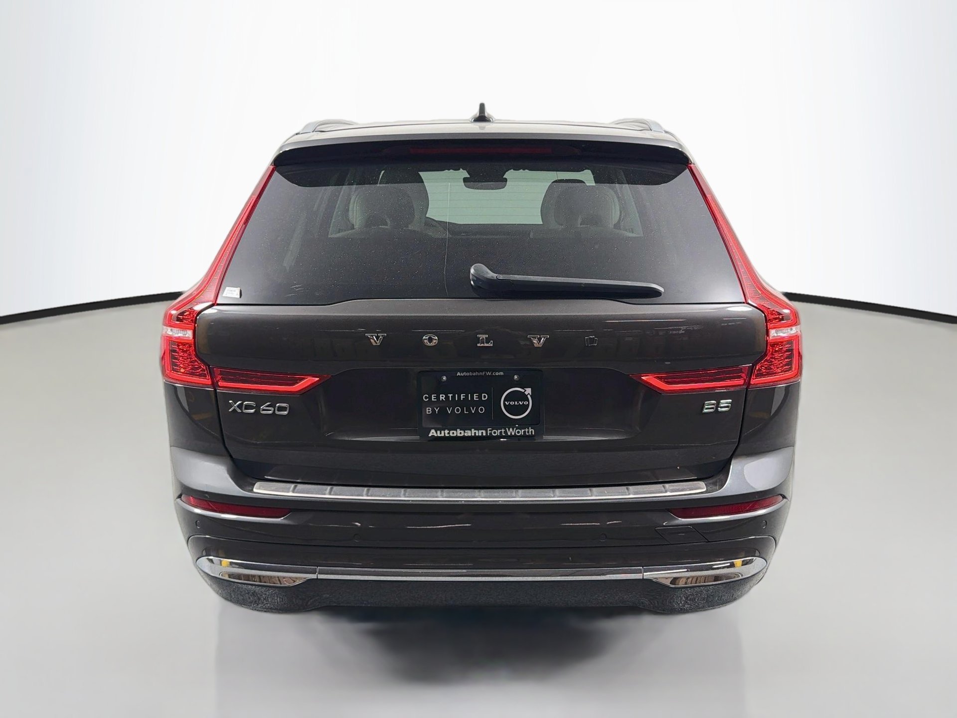 Certified 2023 Volvo XC60 B5 Plus w/ Protection Package Premier FWD image 7