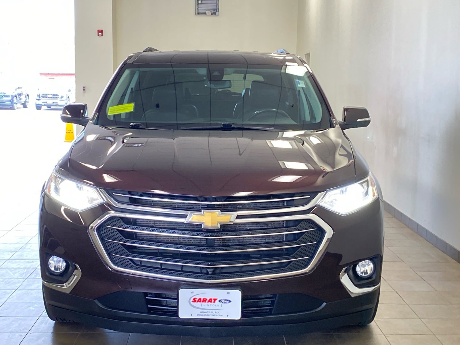 Used 2021 Chevrolet Traverse LT w/ LT Premium Package AWD/4WD image 3