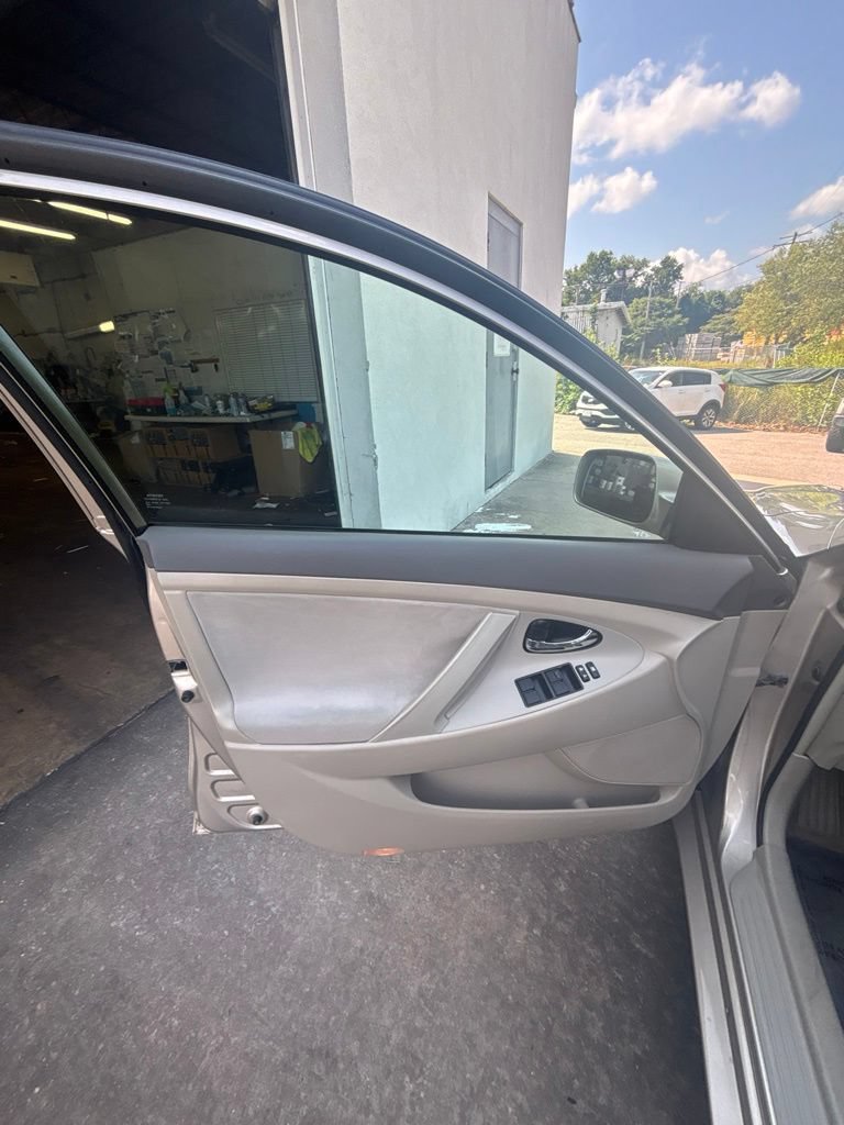 Used 2009 Toyota Camry LE FWD image 10