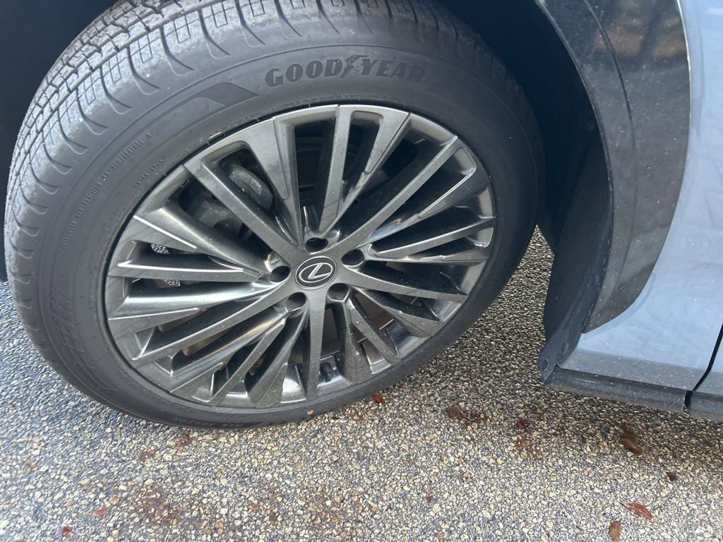 Certified 2023 Lexus RZ 450e Premium w/ Accessory Package (Z1) image 12