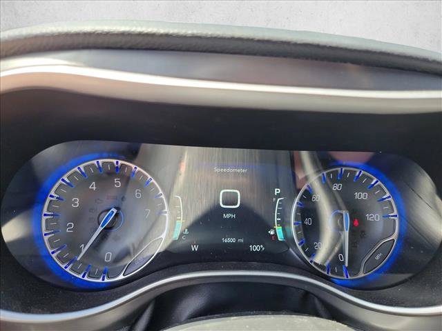 Used 2026 Chrysler Pacifica Select FWD image 16