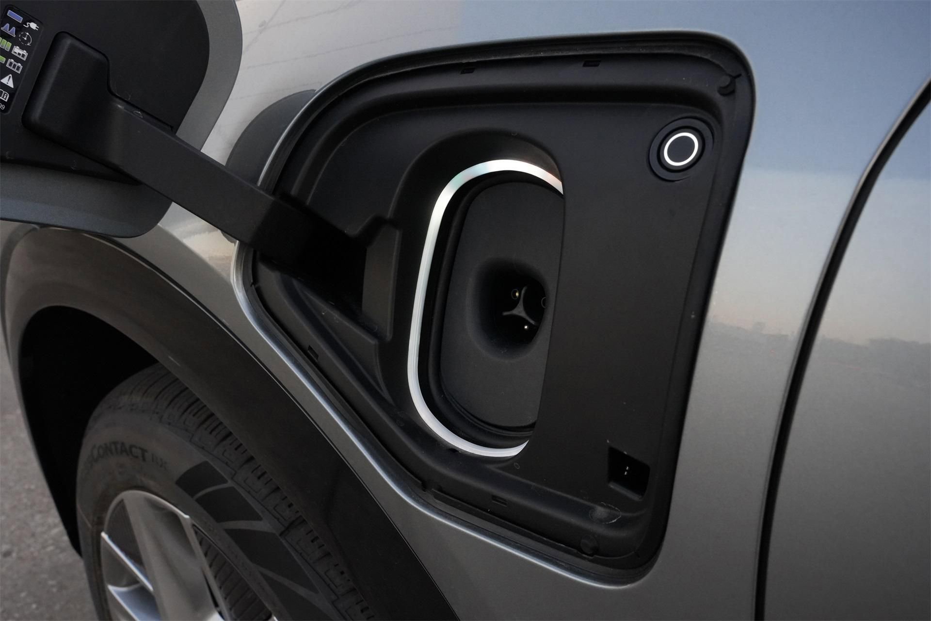 New 2026 Cadillac Optiq Luxury 1 w/ LPO, Floor Liner Package image 27