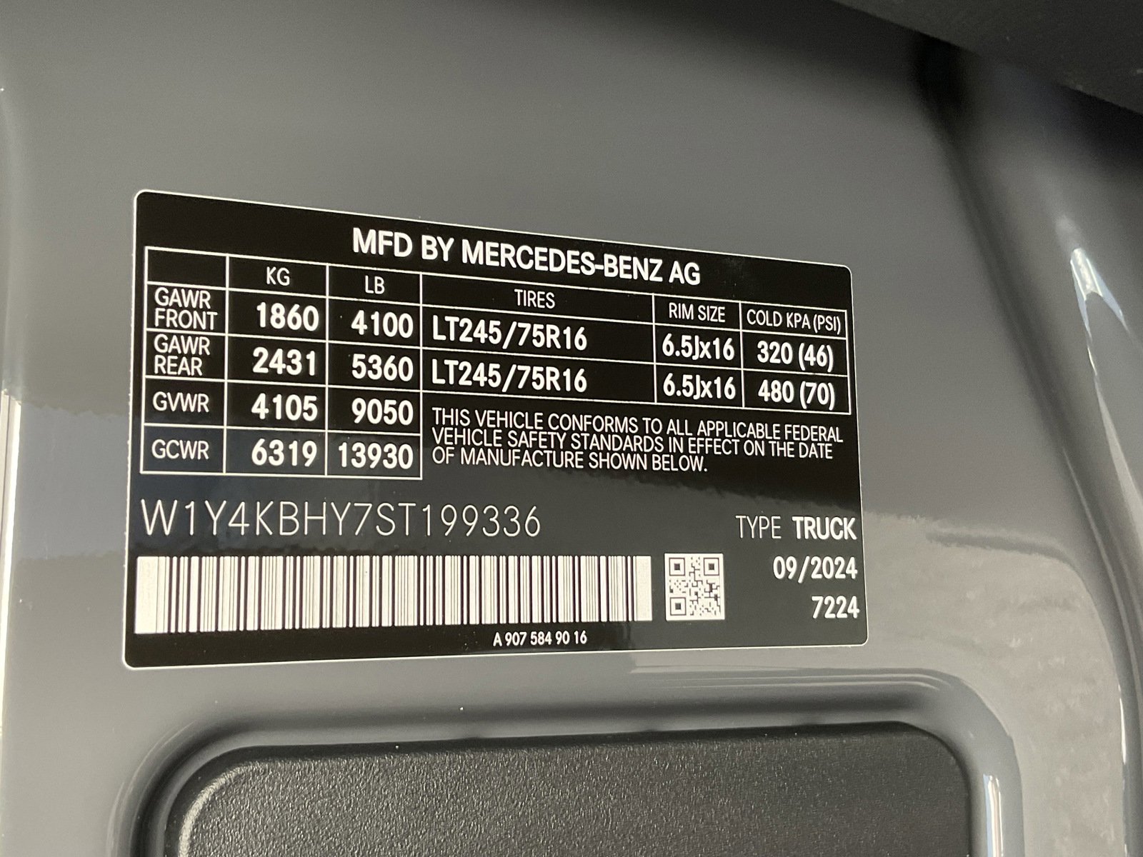 Used 2025 Mercedes-Benz Sprinter 2500 image 30