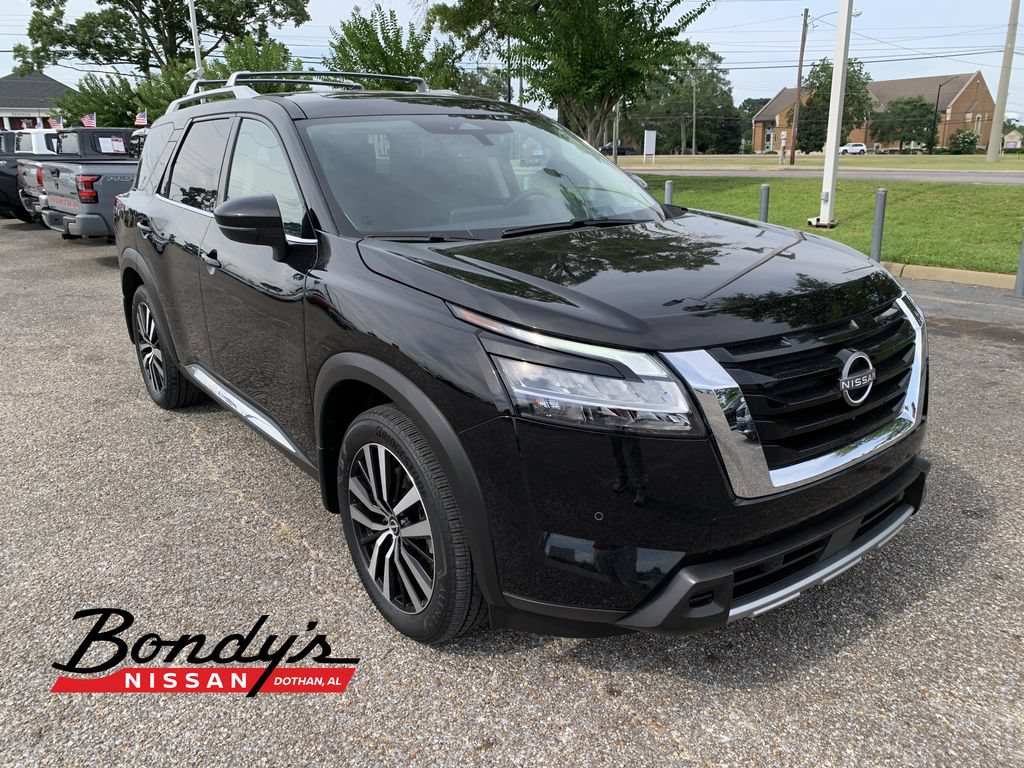 Used 2024 Nissan Pathfinder Platinum FWD image 1