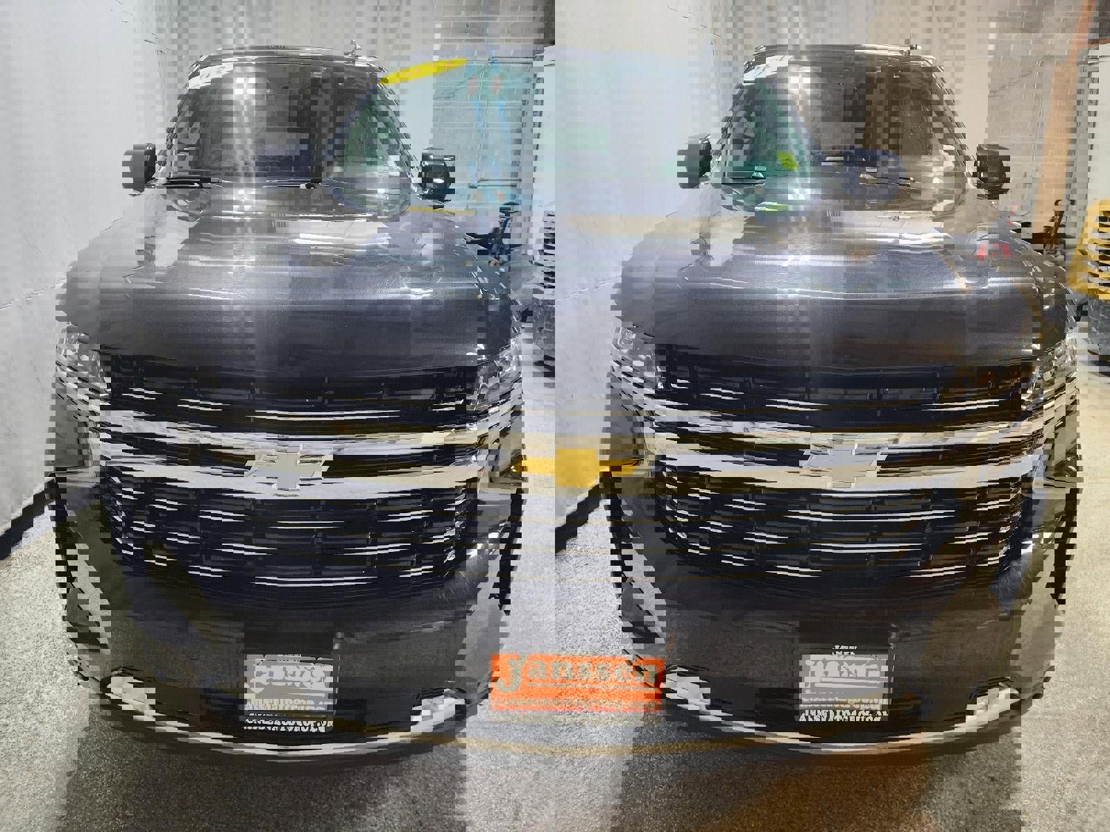 Used 2024 Chevrolet Suburban LT image 2