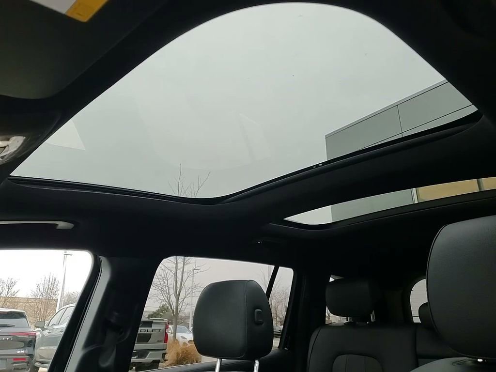 Used 2023 Mercedes-Benz GLB 250 4MATIC image 34