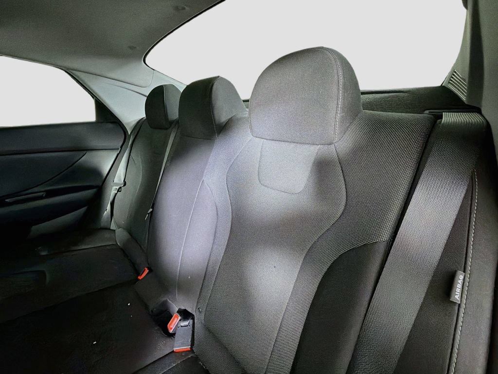 Used 2025 Hyundai Elantra SE FWD image 23