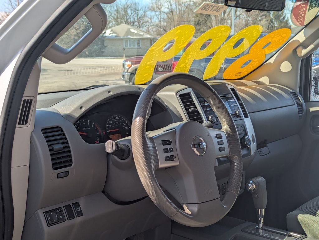 Used 2013 Nissan Frontier SV image 9