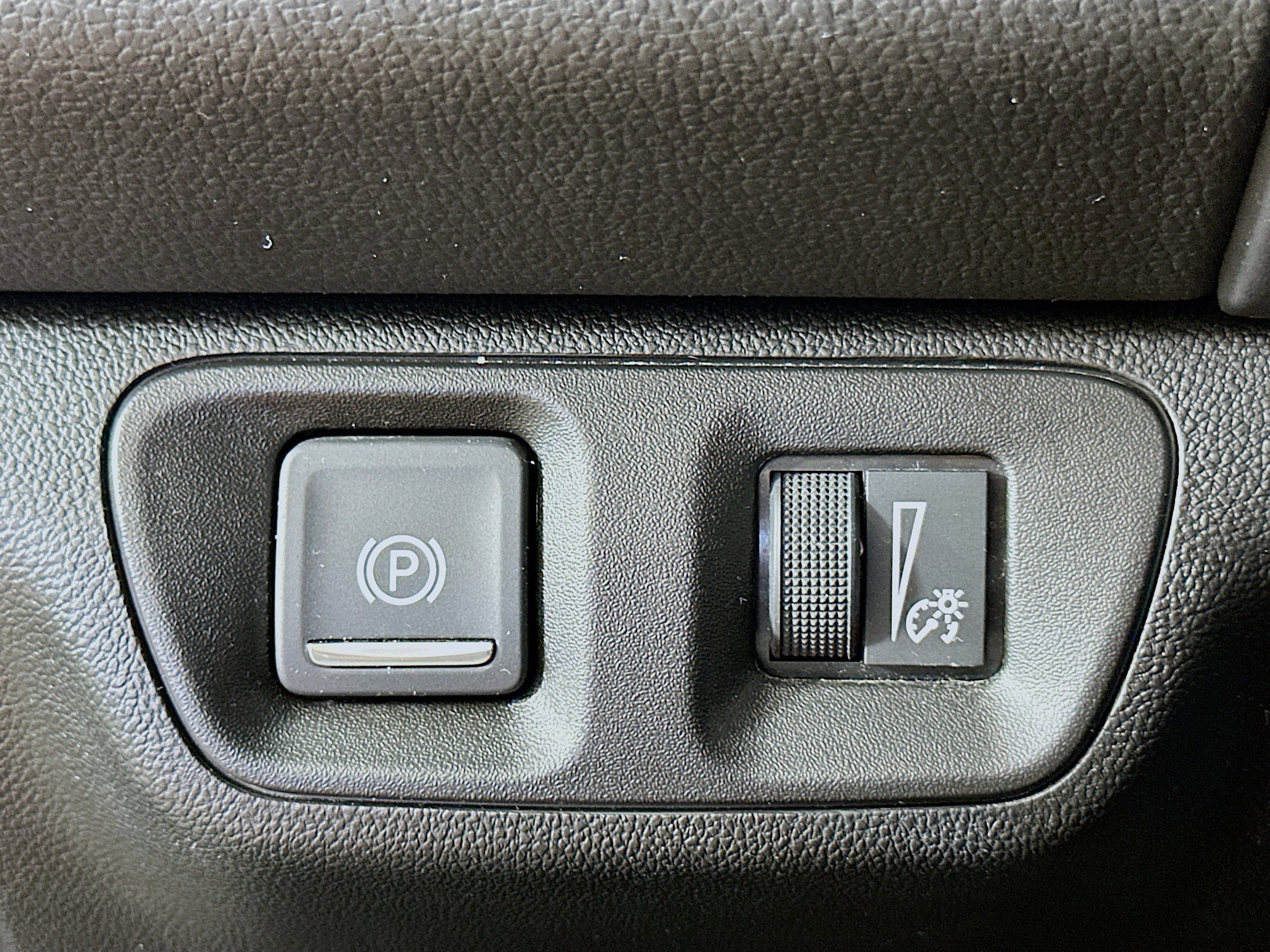 Used 2021 GMC Acadia AT4 AWD/4WD image 17