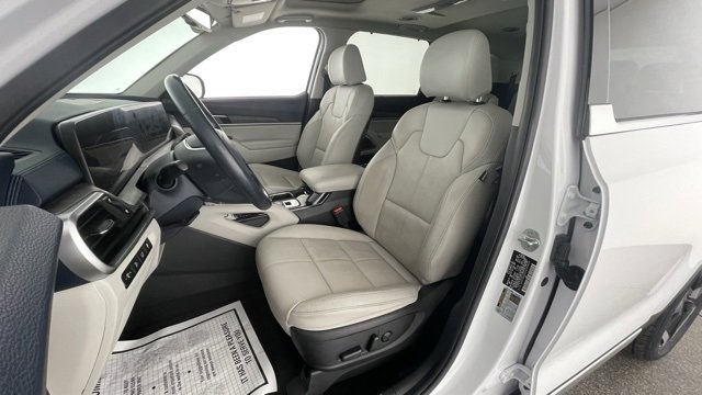 Used 2023 Kia Telluride EX w/ EX Captain's Chair Package image 33