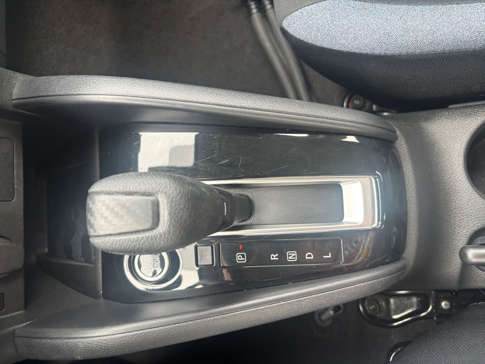 Used 2025 Nissan Versa SV image 39