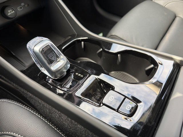 New 2026 Volvo XC40 B5 Ultra w/ Protection Package Premier AWD/4WD image 17